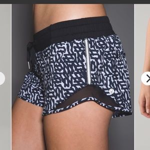 Lululemon Hotty Hot 2.5”